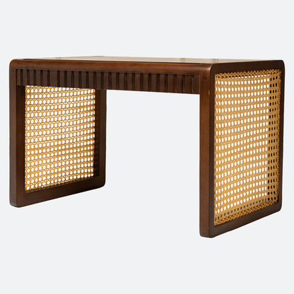 Arlo Table