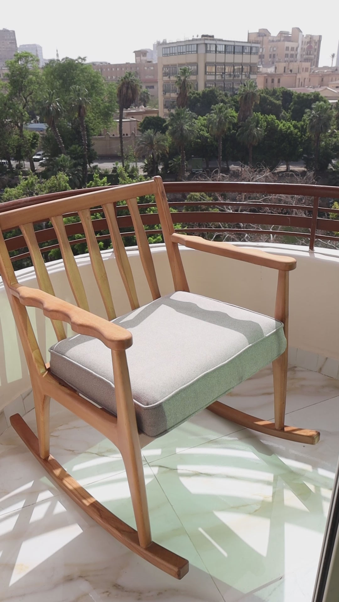 Mera Chair